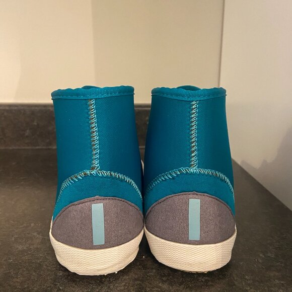 MEC Igopogo Neoprene Watershoes - Size 6 - Picture 5 of 8